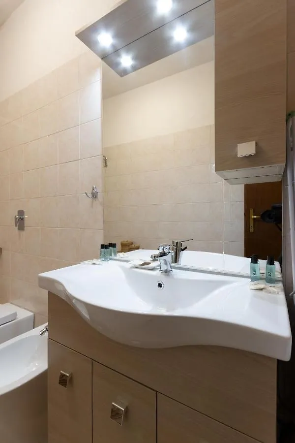 Suite Garibaldi - Smart Holiday Mantova 0*,  Italy